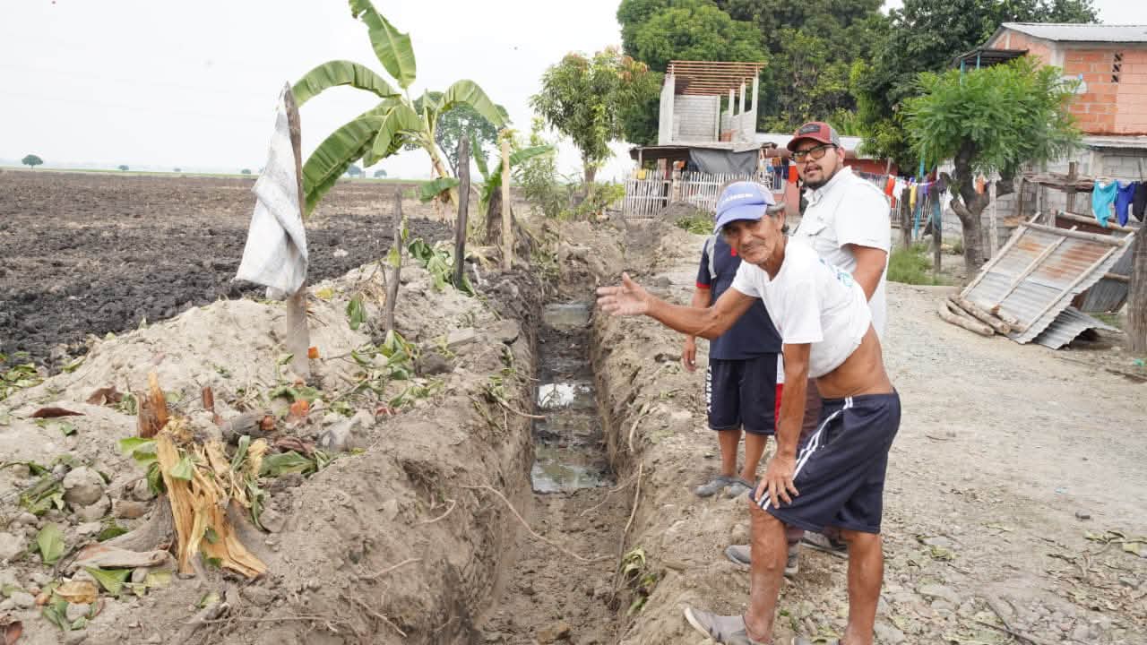 Alcaldía de Santa Lucía ejecuta apertura de canal en Barbasco para mejorar riego y drenaje