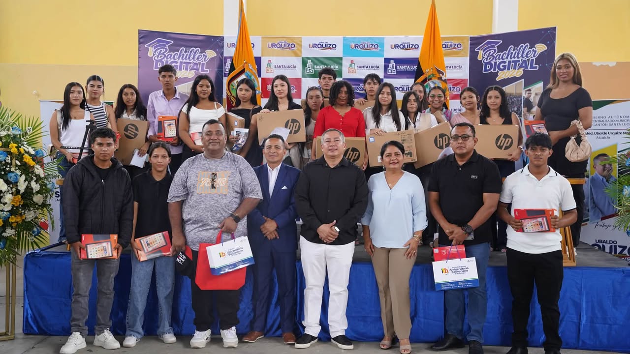 Santa Lucía entrega 1.500 dispositivos tecnológicos a bachilleres para impulsar su futuro